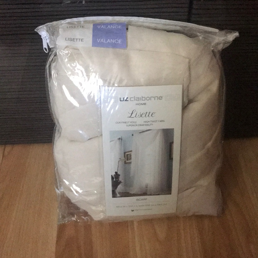 Liz Claiborne valence scarf